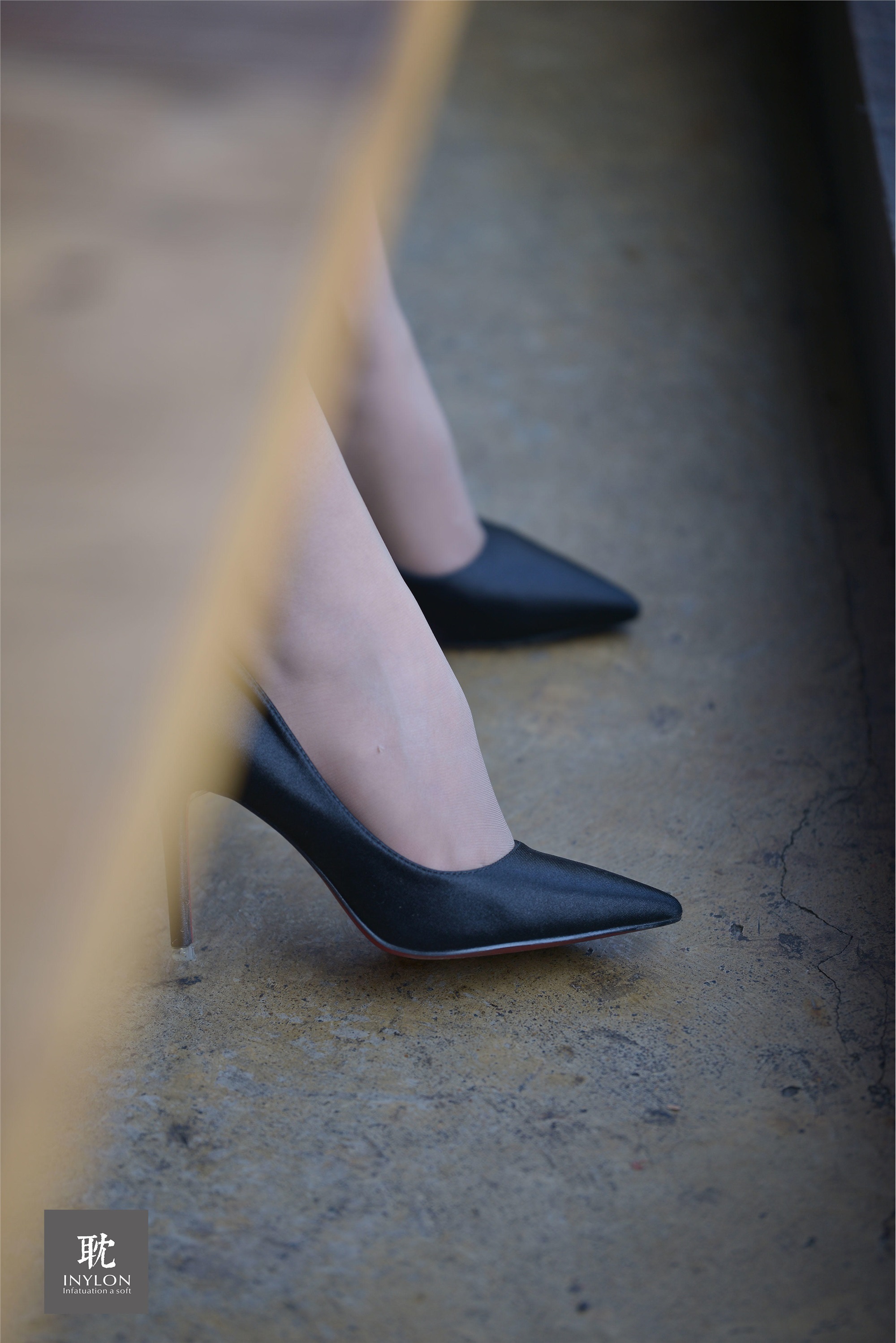 IESS异思趣向《普惠集238》- 模特：阿离《窗边反复斟酌的34码小脚》